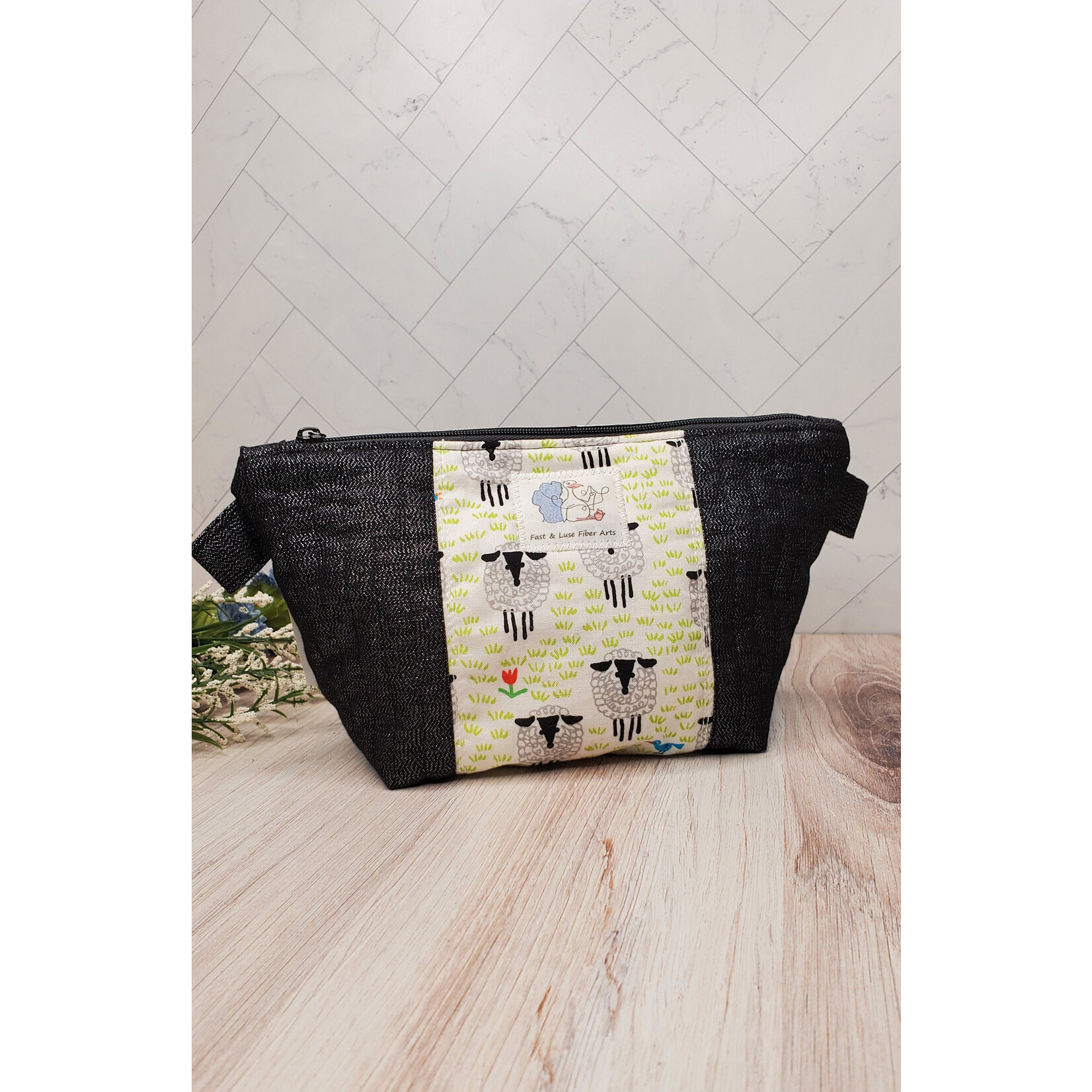 Fast and Luse Zipper Pouch - Sheep - medium