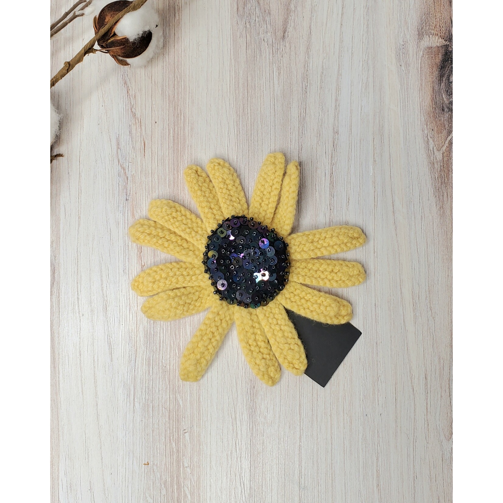 Roan's Repertoire Flower Pins - hand knit